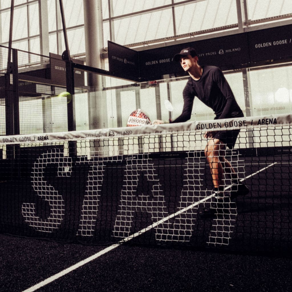 man-play-padel