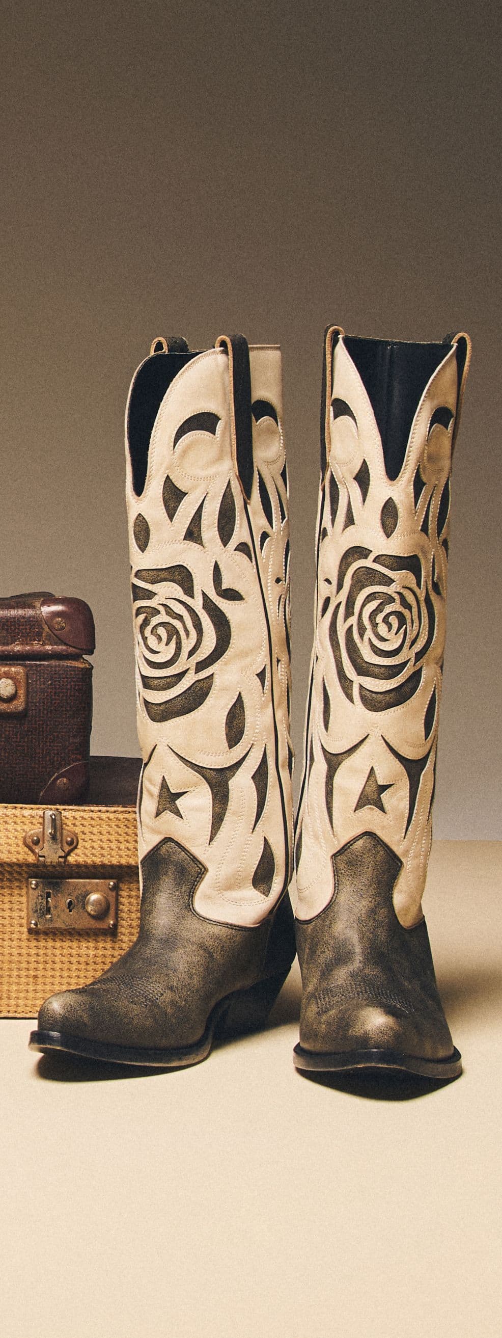 loafers-brown-leather-on-a-boat