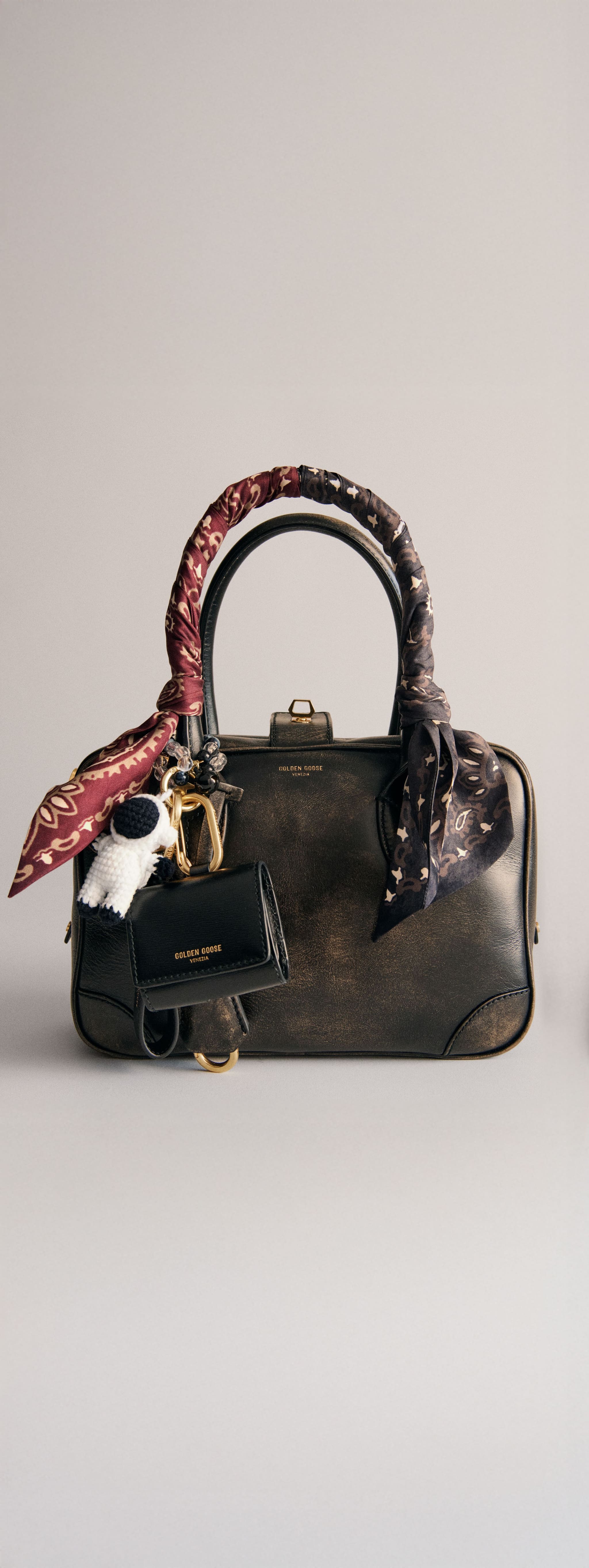 black-vita-bag-with-a-neutral-background